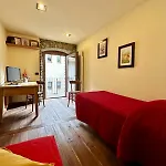Pensjonat Maison Rosset Agriturismo, Camere, E In Valle D'aosta Nus