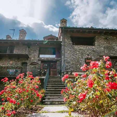 Penzion Maison Rosset Agriturismo, Camere, E In Valle D'aosta Nus